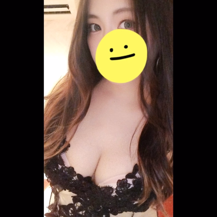 おはよー🌞

最近Netflix結構みてて、

呪術廻戦🤞の配信分と、
韓国ドラマのヴィンチェンツォ🐦と、
これまた韓国ドラマの惡の華🚓が見終わって、

今は細木数子の地獄に落ちるわよ💄みてる🤟



Netflixオリジナルドラマ面白い、、、🥹




今日は15時〜22時45分です🍓

遅い時間は雨の予報なので足元お気をつけてー🌂

最寄り駅から自転車なので、傘とレインポンチョ持ってきた✌



夜の混雑具合は分からないんだけど、
お店についたら恥をしのんでスタッフさんに予約状況聞いて見ます、、、🫣



スケベしようねぇ🍓🍑🍌🍒