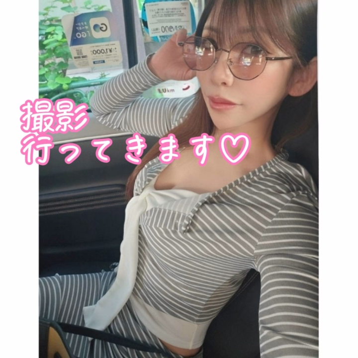 【撮影行ってきます📸】
昨日は出勤予定をお休みに変更して、
お家でしっかり足の安静を守って過ごしました💡
おかげで、じっとしてる時の痛みは
ほぼ無くなってきたよー✨
足の薬指が折れてるので、
そこに負担がかからないように
なるべく内側に体重を乗せて歩いてるんだけど…
最初はかなーーりゆっくりだったのが、
なんかちょっと慣れてきて
歩き方うまくなってきたかも!🤣👏
その代わり、普段使わないところを使ってるのか
内腿が筋肉痛です。笑
そして今日はこれから撮影📸✨
初めて行くスタジオだから楽しみ🩷️
可愛い写真たくさん撮れるといいなー🎶
行ってきまーす🐢🐢