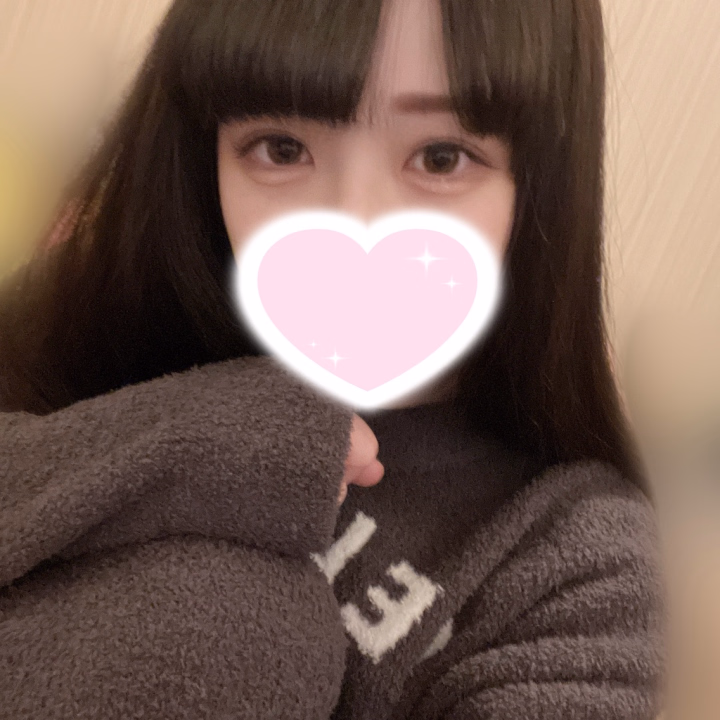 毎日寒すぎるからモコモコの部屋着( ˘ω˘ )

3日と6日はゆったりな気がする💭
今の所、3日は15時～19時まで
6日は15時～18時まで、19時から70分までの1枠

こんな感じで空いてるので、気持ちいいことして暖めに来てほしいなぁって|･ω･)

この前も言われたけど、初めてのお兄さんとかだと緊張して最初あまり話せなかったりするから大人しい子なのかな？って思われるけど、いざ始まったら…なんかすごいらしいです笑
攻め好きさんは特に🫢
事後はもう仲良し笑