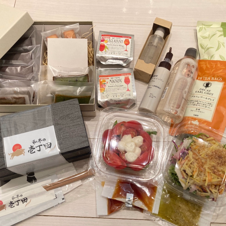こんばんは^ ^

急遽職場の飲み会があり日付けが変わってしまいました(>_<)

昨日はセクシーな衣装の日でしたがいつものお兄さんが遊びに来てくれました♬朝から楽しみにしてくれていたなんて嬉しいです(о´∀`о)いつもたくさん差し入れをありがとうございます！お弁当が豪華で昨日帰宅してすぐいただきました(*ﾟ▽ﾟ*)ありがとうございます☆

少し久しぶりのお兄さんも遅い時間にありがとうございます(*´꒳`*)この前検査入院をすると聞いていたので心配していましたが何事もなく安心しました(＞＜)昨日は新たな扉を開きそうになりました笑笑　満足してもらえて嬉しかったです！！

明日は仕事帰りに映画に行くので楽しみです♬

では、
おやすみなさい☆