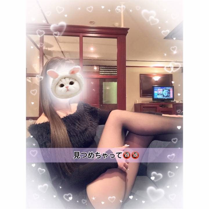 えみりでございます♡♡

え♡ちしてる時女の子の顔見つめたい派？

えみりえ♡ち中のお顔見つめられると
恥ずかしくなっちゃうの…🫣🤭

でもお兄様にエチエチなえみりを見て欲しい
気持ちもあって…😂

目が合うと興奮度upするの
えみりだけなのかな🤭

今日も終盤戦突入しちゃったけど
最後まで楽しむよぉぉぉぉ👶🏻ྀི🎀ིྀ

一旦ご飯食べます😏

👼🏻𓈒𓂂𓏸えみりでございました👼🏻𓈒𓂂𓏸
