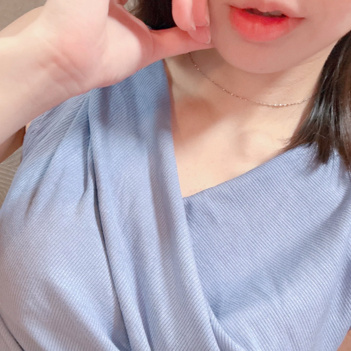 今日からまた出勤です🌟
 
おにゅーの衣装持ってきました💖
 
ご予約してくださってるお兄様方、お気を付けてお越しくださいね🥰
 
楽しい時間にしましょう🙌✨️
 
そしてまだ空き枠ございますので気になってくれているお兄様いらっしゃいましたらぜひお待ちしております🙇🏻‍♀️‪‪✨️
 
ちさと💖