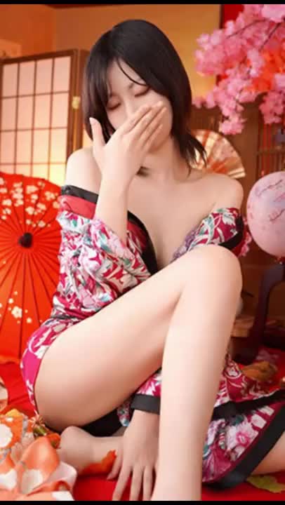 普段私からは動画はあげてないけど、編集してもらったので見て見て👀

和装ってセクシーでいいよね👘😘