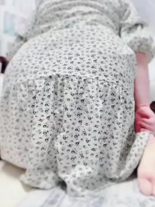 お気に入りの下着♡割れ目が全部見えちゃってる…