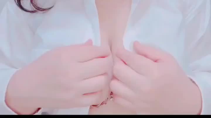 Ｙシャツから溢れちゃう…♡