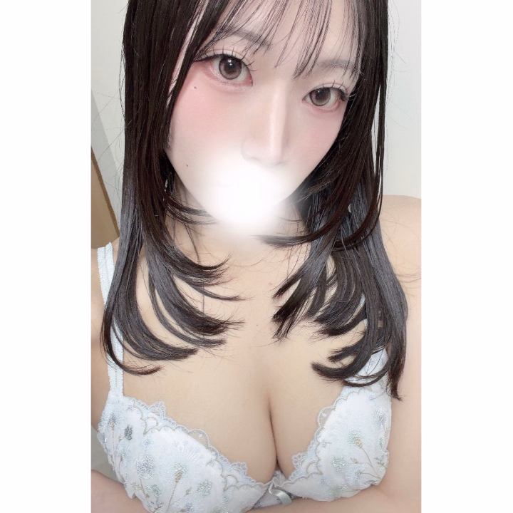 .
お久しぶり🌟

18時〜ラストで出勤してます💓

この前リクエスト出勤でお昼の12時から
出勤したんだけど楽しかった🎶

いつも夜だけ出勤で時間合わなかったけどやっと会えた‼️
って言ってくれた方が何人かいて嬉しかったよん😆👍🏻💕

お誘い待ってまーす😻
.