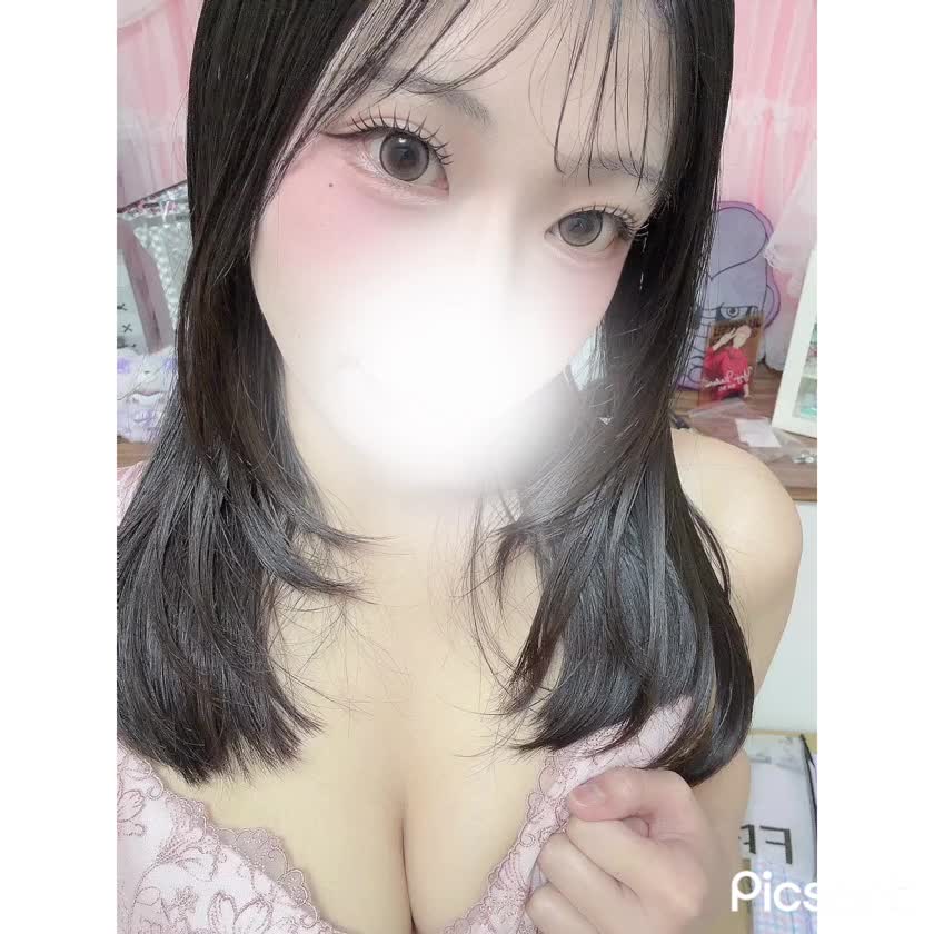 .
6月全然出勤できてないのに
とっても忙しくしてくれてありがとう💓

4日 18時から出勤します🫶🏻
この日から出勤し始めるので遊び来てね🎶

自分の部屋で撮ったから
背景恥ずかしい😂笑
.