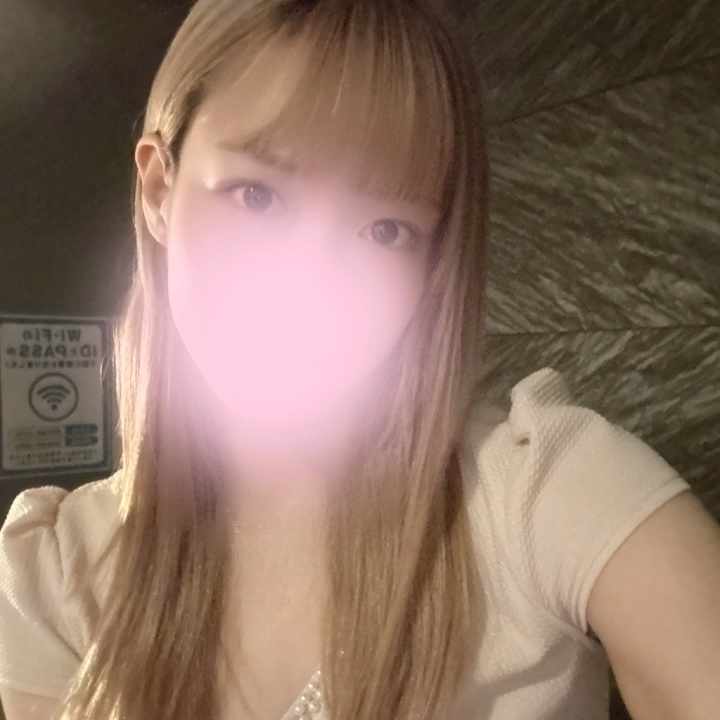 おはよー！🧡

無事水戸から帰って来まして今日からまた五反田出勤だよ😊

今日はすでに満枠ありがとう❣️

仲良しさんも初めましてのお兄さんも会えるの楽しみにしてるねー😻✨

じゃあみなさん良い週末をお過ごしください🫡🧡