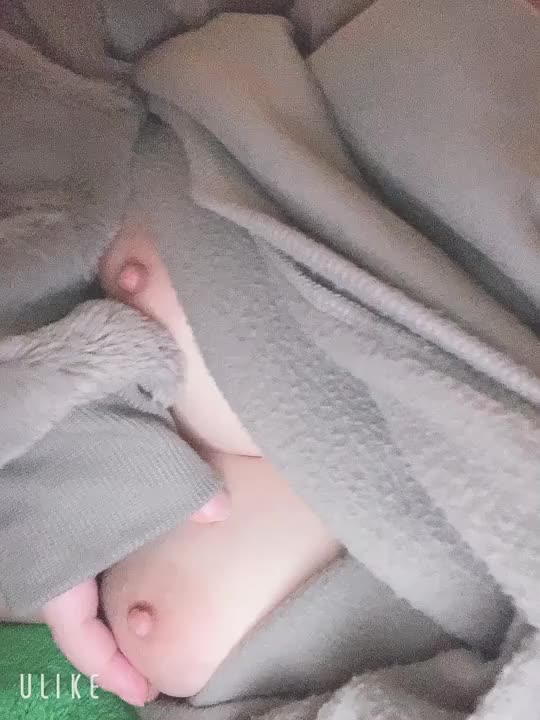 少しコリコリするだけで立っちゃう♡お兄様に触られたい...♡今日まだいるので会いに来てくれると嬉しいです♡