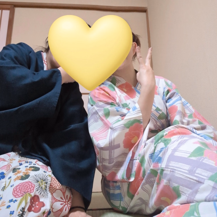 🌸フォロー&いいね！ありがとうございます😊🌸

こんばんは

写真は妹と🤩

今日は久しぶりの早番でした。

早番出勤を待っててくれた仲良し様
いつもの仲良し様方

ありがとうございました！！

明日は普段通り遅番で頑張ります！

そろそろ地元に帰りたいので
妹から休みの連絡を待ってます😶

旅行はGLAYのLIVEがあるから我慢我慢。。。

レン🍀