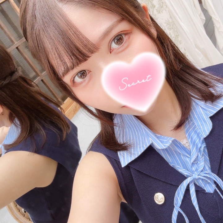 おはようございます！
今日も元気に向かっております、すずです💪🏻



またしても！！！台風が！！！！近づいている！！！！！！
しかも2個😂😂😂

すずは電車が動いている限りは出勤する予定ではいますが、
お兄さんは安全第一で、ご自身で判断してくださいね。




なんか気分が重いな〜、頭がどーんとするな〜ってお兄さんはぜーんぶ台風のせいにしてゆっくりご自愛してね☺️



7月の前半出勤日は今日の夕方お知らせできたらなと思っているのでお待ちください！


それでは本日も頑張ります💪🏻
