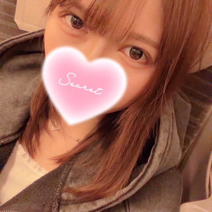 おはようございます！
元気に向かっております、すずです💪🏻

最近めっきり秋になって来ましたが去年、一昨年とこの頃まで夏で急に冬だったから秋服が全然なくて毎日何着たらええんや…と悩みます😂笑

昼間はよくても夜は冷え込む寒暖差のある季節なのでお兄さんも風邪ひかないようにね！

それでは本日もよろしくお願いします✨