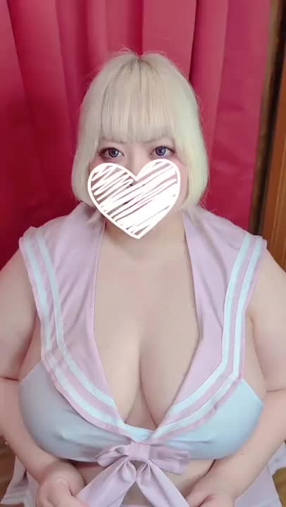 🩷乳首が透けてるエッチなセーラー服からポロリ🩷
