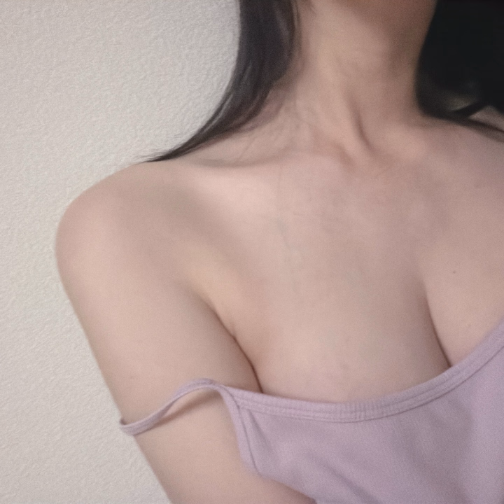 わたしは普段から病院に行くことに抵抗がない人で、なんでも最初が肝心！と思ってすぐ病院行くし、歯医者も好きで何もなくてもクリーニングで行くのですが、1番行かない医者が眼科なんですよね

眼科も定期検診とかあるのかな‥

目やにがすごい、痛い痒い腫れてる、、とかもないと本当に行くことがないのですが

最近糸くずのようなものがチラチラみえるんですよね、アメーバのような‥

それ以外特に何もないけど、眼医者行っておくべきか‥👀


昨日は薄着で寝ても全然だいじょぶだったので、そろそろやんわりと衣替えの準備を始めてもいいかなぁ(･･;)
