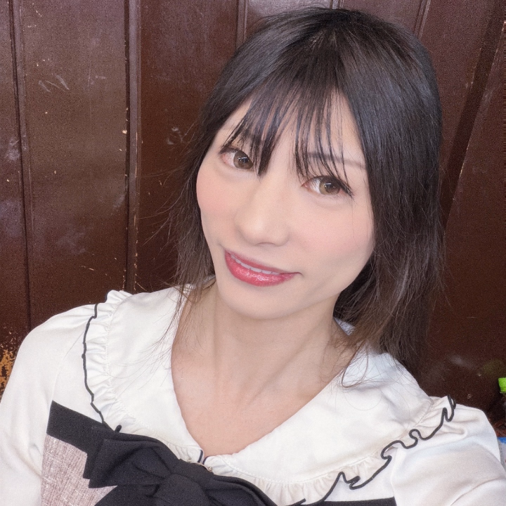 こんばんは、えりです☺️
木曜日のお仕事、今日もお疲れ様です☕️

今日の出勤は19時から24時までの出勤になります！

ありがたいことに21時からはご予約をいただいているので、今は19時から21時までがすぐにご案内可能です🌸

少しのお時間からでも、
私といっぱいくっついてまったりイチャイチャしませんか？

お仕事終わりに疲れたあなたをたっぷり癒やしてあげたいな💕

あなたに会えるのを楽しみに、待ってますね🌸

えり

--
体験動画も見てみてねっ！
最近新作のAVも発売になりました！
リンク先にまとめてます✨️
lit.link/erihikami