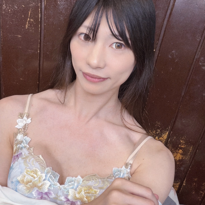 昨日の21時から120分コースで会いにきてくれたあなた様
本当にありがとう✨

お互いに会った瞬間からいーっぱいいちゃいちゃして…
えりのこと激しく責めてくれて、
あまりに気持ちよすぎて、えりの方からも
我慢できずに出しちゃって…
すっごく恥ずかしかったぁ…！

まずはえりの手コキで、
スッキリ1回出してくれたね💕
そのあとはAFプレイで、深いところまで…
いっぱいいじめられて、
とても気持ちよくなっちゃった…！✨
最後はえりの中に、2回目も
ドクドクっていっぱい出してくれて…💕

たっぷり120分ずーっとラブラブできて、
すっごく満たされました✨

またえりと一緒に、いっぱいイチャイチャする時間過ごしましょうねっ💕

えり