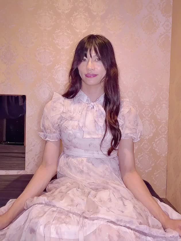 今回はパンチラ！

清楚な服着てるのに、
動画撮ってたらえっちなお汁で濡れてきちゃって…