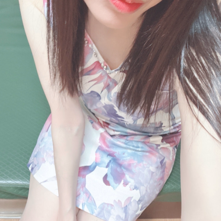 おはようございます🙇‍♀️

月曜日
昨日の夜
帰ってからTikTokライブの
配信を、見てたら
寝れなくなって

寝不足ですーー🤭

今日は昼職だけなんですが
月曜日忙しいのに
なぜ
寝なかったのー私！！

お仕事いってらっしゃい👋

​​​​​​​Instagram→ryo_ikuta_love