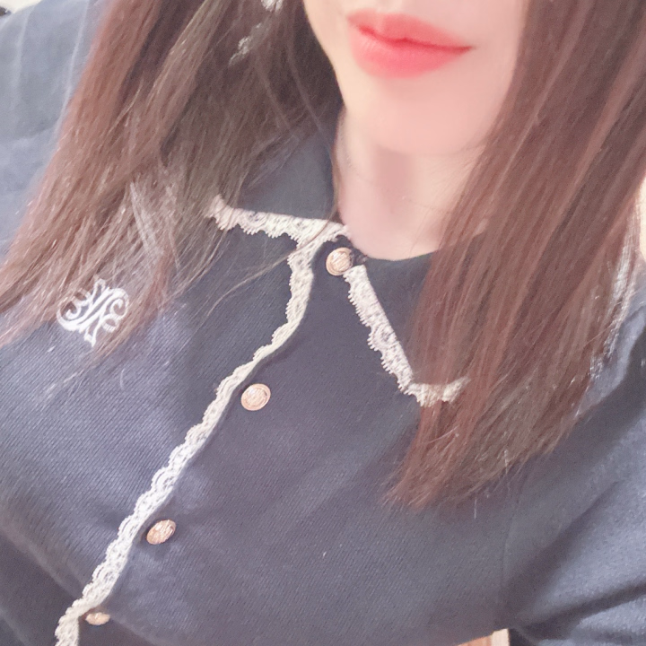 おはようございます！

昨日祝日だったので
火曜日でしたね

間違えると
仕事に影響します😱

今日は歯医者なので
クラーク夫人は
１６時３０分からいます

Instagram→ryo_ikuta_love
