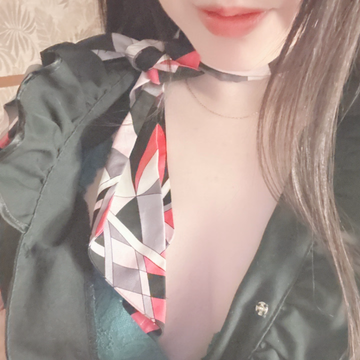 おはようございます。

朝から雨だと
ガッカリ🥺

クラーク夫人は
１５時３０分からいます

🥰

Instagram→ryo_ikuta_love