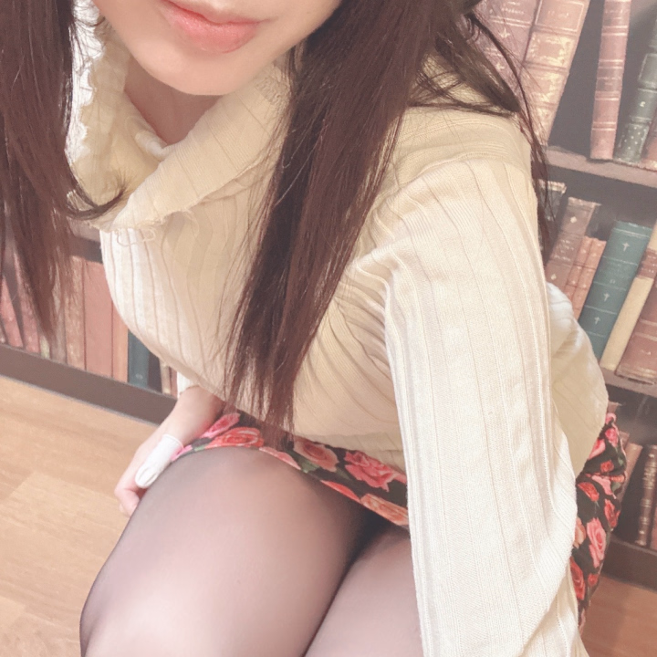 仕事行く時は
だいたい
通勤着決まってますが

あたたかくなって
今日みたいな
プライベートな時に
何を着ていいのか
悩みましたねぇ🤔

クラークのコスチュームも
お兄様は
何を着せようか
迷いますか？

エッチな感情に
ピッタリな
コスチューム
着せてくださいね😘

クラーク夫人
います🫶

​​​​​​​Instagram→ryo_ikuta_love