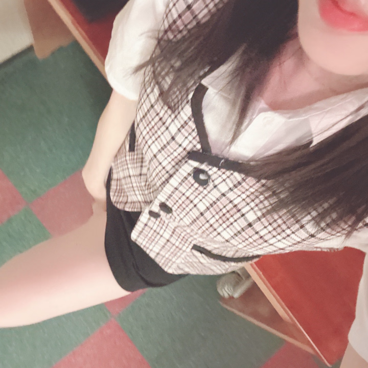 おはようございます

外見てガッカリ
雨です☔

やむみたいですけどね

折りたたみで行きますか

クラーク夫人は
１５時３０分からいます✨

Instagram→ryo_ikuta_love