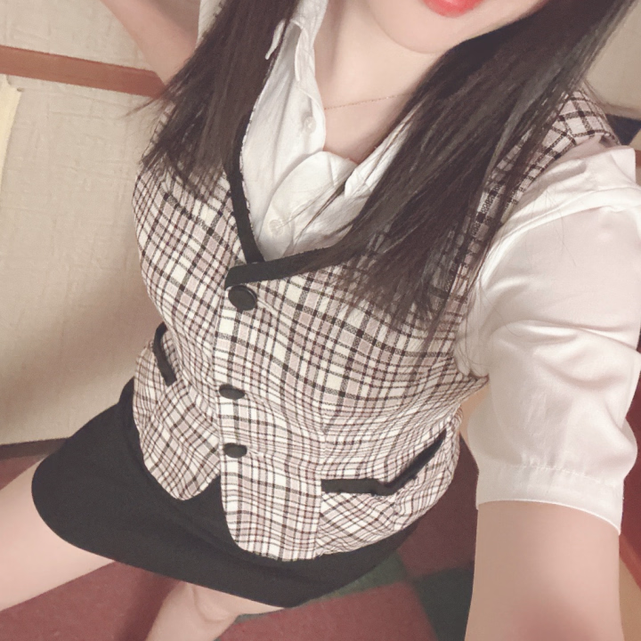 仕事が始まる前に
休みに
スッキリしましょ🥰

クラーク夫人に
9時から２２時までいます✨

Instagram→ryo_ikuta_love