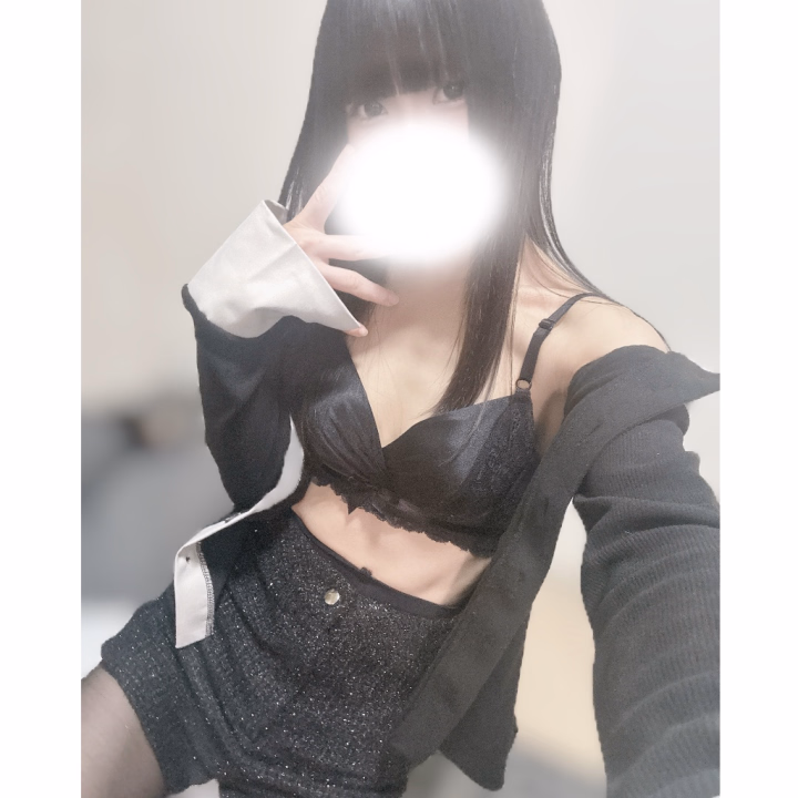 おはよ♡イトちゃだよ♡

🚺期間が終わってスッキリ出勤👯‍♀️🤍

いつもねꔛꔛ 🚺🩸の時は
さすがに痛さとかでズーンてなったり
ひたすら寝て時間がすぎるんだけど　
今回は楽しい初めてを経験したの…♡

それはね…

初スター○ォーズ視聴…😸😸😸
ほんっっっとにシリーズ何一つ見たことないし
全く知識なかったんだけど　
イトちゃんはちっちゃい物大好き倶楽部なので…
グローグーに一目惚れしてつい…

て事で映画館行ったのちに
しっかりとDisney+に加入し
本編ではなくマンダロリアンS1をとりあえず見てホクホクしてるんや…😸❣️

初体験って胸が高鳴るよね♡
普段アクションぽいのやらSF系ってノータッチだから
新鮮ですっごく良かったな〜♡♡

ついでに気になってたのやら懐かしい作品やらを見漁ってたお休みでしたｮ…✌️

なんだかとっても楽しい気持ちになれたから
お休み明けの今日はいつもよりもっと良くなれそう♡

ご予約ありがとだよ♡今日も幸せになろうね♡

（´-`）.｡oOオタクなので早口…