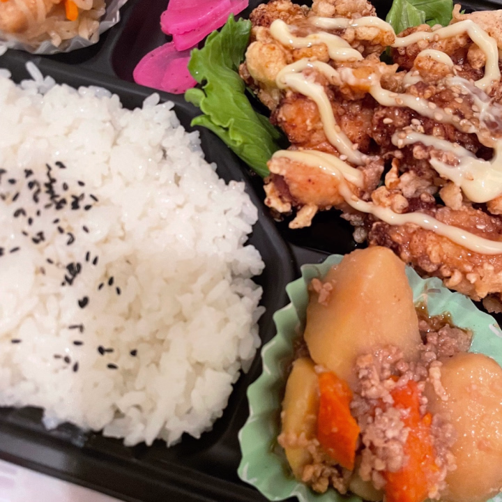 今日のご飯♡

うんまああああ！

これで少ないバージョンらしくてひよっている。


そして今週は今日で終わりだぞーい。月末までシフト提出しているのでまた画像でも作りますね🍀*゜