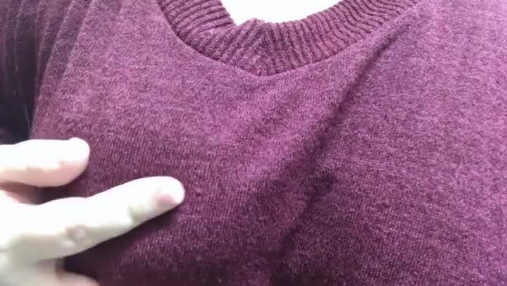 乳首が…(//-//)触って欲しいな…♡