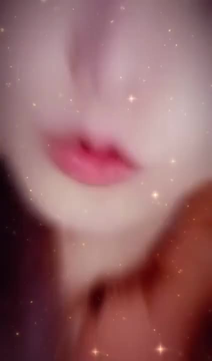 皆様お早う御座います🥰どんな朝をお過ごしですか❓私は相変わらずお尻に火がついた状態でバタバタしています💦出勤も更新も少なくて申し訳ないです🙇‍♀️✨本日26日(金)16時～22時上がり✨、で全力発情💜致します╮(｡￫‿Ő｡)💕良かったら私とエロス💕のダンスをして下さい😍お待ちしております～💋あ、✨明日27日(土)16時～22時上がり✨、も続けて出ます！こちらもお時間合いましたらお誘い下さい😘……夜中おやつが止められないため、太ったかもです😱もっと激しくエロス💕しない、と…？(o´艸`)