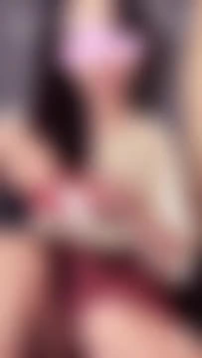 皆様お早う御座います🥰そしてご無沙汰してしまって…ご心配おかけして申し訳ありません🙇‍♀️久々に待機での様子です。からあげクン、ホントに好きなんですよ(笑)心配のお声沢山頂いたので、元気の証にもぐもぐ動画です♪明日、✨12日(金)16～22時上がり✨、申し遅れましたが、生理休暇前最後の発情💜です💦休暇明けは来週金土曜出勤予定です。逢いに来て下さると嬉しいな😍お待ちしております～💋今週もあともう少し✨体調に気をつけて、やりきりましょう❣️