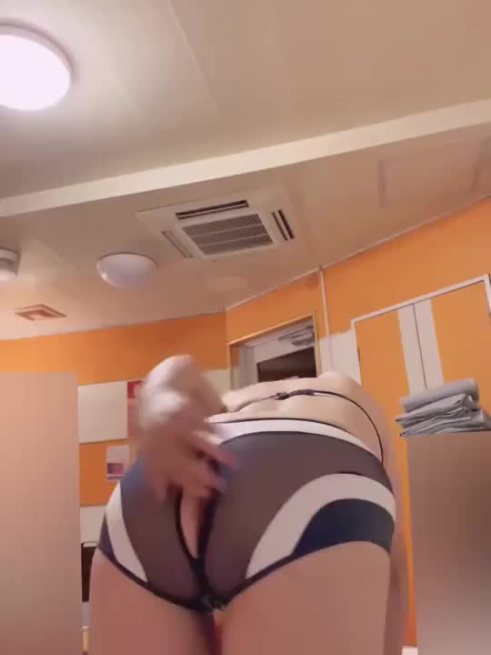 チャックを開けると、、、