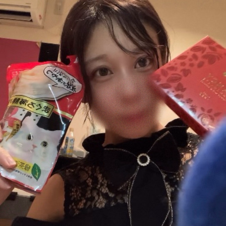 🐈‍⬛仲良しのSちゃん💕


昨日は約2ヶ月ぶりに会えて超絶嬉しかったよ‎(⸝⸝⸝´༥`⸝⸝⸝)♡


Sちゃん怪我とか病気とかしてないかなって心配してたから元気な姿がみれて嬉しい！！˚‧º·(˚ ˃̣̣̥⌓˂̣̣̥ )‧º·˚


もしかして、飽きられちゃった？！と
プチメンヘラになったりしたのは秘密♡


Sちゃんの身体が第一だし、元気でいてくれることがねねこの1番なので、健やかでいてね‎(ദി⸝⸝◜࿀◝⸝⸝)


あい変わらずSちゃんはずっと褒めちぎってくれる…ふにゃふにゃになった


正直Sちゃんのそばにいるねねこが1番可愛いとおもう


Sちゃんにもらったいっぱいの愛を癒しにして届けるね💘


それから今日もおやつをありがとう♡
大事にいただきます😋
ねこ&ねねこより