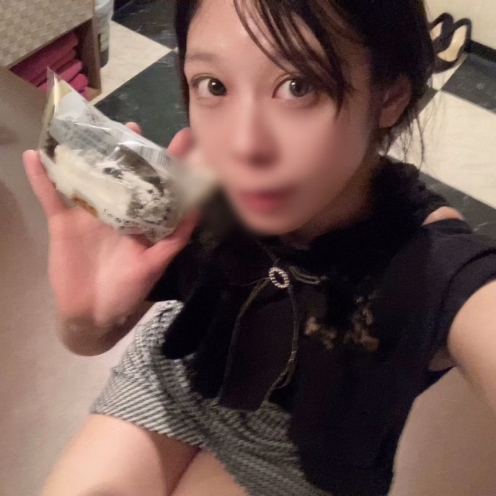 🐈‍⬛なかよしのYくん💕


昨日は代休でねねこと遊んでくれてありがとう♡


昨日のお衣装1番好きって言ってくれてうれしい！！！さんかくのところがY君のブッ刺さりポイントなんだな


昨日もYくんにいっぱい笑わせてもらってすごく元気になったよ


個人的にねねこの子宮に住みたいがツボすぎてマットどころじゃなくなったよ🤣🤣🤣


バナナのケーキ美味しかったよ！
女の子はみんなバナナが好きだもんねwww


働き者で笑わせ上手なYくん
昨日は幸せいっぱいでした( ꜆⌯' '⌯)꜆♡