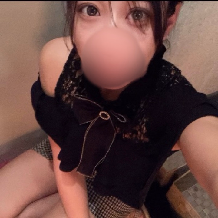 🐈‍⬛仲良しのRちゃん💕


約2ヶ月ぶりに会えてうれしい♡♡
嬉しすぎてありとあらゆることが吹っ飛びました…


本日はいつものRちゃんとは違う、祝日スタイルのRちゃん、お仕事の格好とは違うスタイルにマジで萌ました///
ギャップ萌えで悩殺、なかなかやりおるな


でも、頑張って平生を装いながら、Rちゃんを丸裸にしよったら、やっぱり萌でパクつきが抑えられんかった///


すったもんだで、
いーっぱい堪能させていただきました♡チゥチゥ…


いっぱいチゥチゥしたあとの、防御力0のRちゃんが好きで、ついついいじわるしたくなっちゃいます///(視線と鼻息)



本日は予約の関係で短い時間にも関わらず関わらず、会いにきてくれて大感謝です💕ありがとう



体力の心配もしてくれて嬉しかったよん♡
りさRちゃんを吸引したら元気になったばい♡