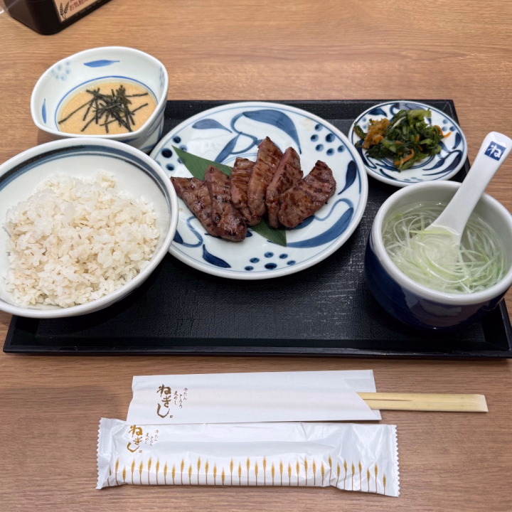 今日も1日ありがとうございましたっ🥰💗🫧

今日は少しゆったりな1日だったので、
早めに退勤しちゃいました〜っ😹💭笑

帰りに大好きな牛タン食べてきたよ〜🩷
美味しくて幸せな気持ち🤤🍀✨

るあん食べるのだーーい好きなの❣️❣️❣️

ストレス発散も食べることだし、
人生の楽しみは食べること！ってくらい
食べるのが1番大好きなんだ〜っ（՞>‎⩊<՞）💭💞

美味しいものを食べてる時間って、
ただただ幸せな気持ちになれるよねぇ🥹💗


会えた時に、美味しいもののお話も
お兄さまたちといっぱいできたら嬉しいな〜っ🐰🫶🏻💗