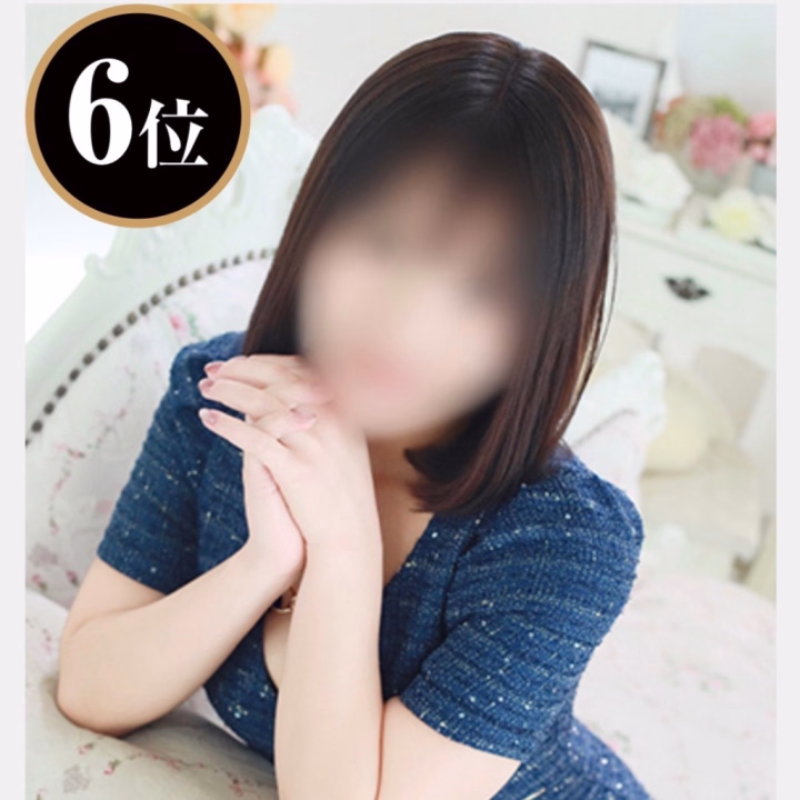 珍しくこんな時間に…🌙💗
なんだか今日は眠れないるあんです( ･-･̥ )

そういえば5月のランキングで、

🏅本指名ランキング 8️⃣位✨
🏅リピート率ランキング 6️⃣位✨

に、ランクインさせていただきました❣️❣️

とってもとっても嬉しいです🥹💖

5月にるあんと遊んでくれたお兄さま、
改めて本当にありがとうございました🥰💭

本当にお兄さまたちのおかげです🙏🏻❤️

いつも仲良くしてくれるお兄さまに、
感謝の気持ちでいっぱい🥺💕

大好きだよ🫶🏻💗

6月もランクインしたいけど、
前半ほとんど出勤できてないから
難しそう〜(´･_･`)⤵️

でも、やっぱりランクインできるって
すっごく嬉しいね😆💗💗

そういえばるあん、
あんまり順位とか気にせず生きてきたタイプ🤣笑

学校のテストなんて、
本当におバカだったから
下から数えた方が早かったかも😂💦笑

でも運動会のかけっこだけは、
絶対1位になりたかったな〜😝🥇✨

みんなは何かで
1位とったことあるー？？🙈💭💕
