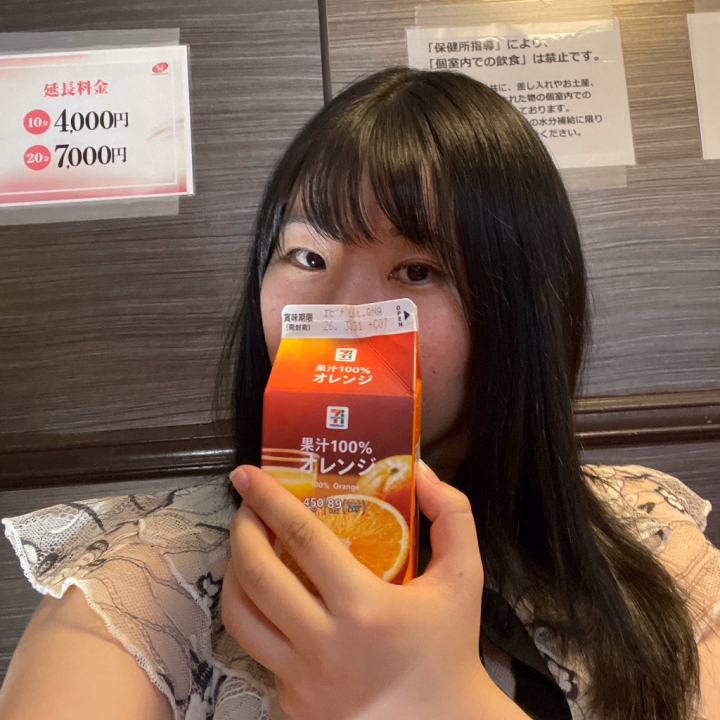 今日は長め16時！！



オレンジジュースってたまーに飲むとありえんくらい身体に染みて激うまちゃん