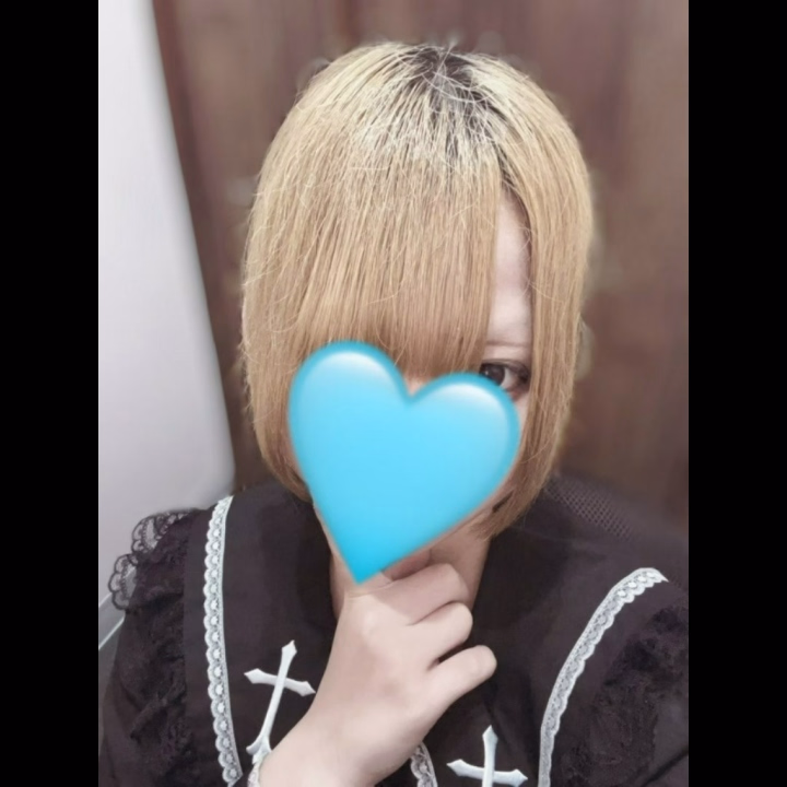 退勤しました〜！
今日も会いに来てくれてほんとにありがとうございました♡

初めましての方もたくさんいて、ずっとドキドキしてたけどすごく楽しくて、気づいたらあっという間に終わってました✨
話してくれた人も、来てくれたみんなも優しくて嬉しかったです🥺

次は明日12:00〜20:00でいるので、また会えたら嬉しいです♡
ふらっとでも、ちょっとだけでも待ってます〜！