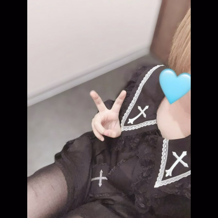 本日もありがとうございました〜！！🤍
今日は少しゆったりめだったので、次回はたくさんの方にお会いできたら嬉しいです🥲💕
いっぱいお話したり楽しい時間を過ごしたいな〜と思ってます🎶
次回は6日(土) 12:00〜20:00までいます！
ぜひ遊びに来てください🫶