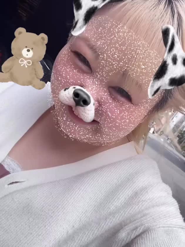 風が強かった日🌀🍃笑

ピンクちのちゃん復活してます🧸💖
ピンク髪維持頑張りたいっ❣️
けど、もう色落ちしてきてるからそろそろピンクシャンプー使っても良いのかな？💓💭
1週間後くらいから使って下さいって言われたけど根元の方から落ちてきてます！洗い方の問題かな？
色々試行錯誤して頑張るますっ💕

そして、明日？今日？もお兄さんの事元気いっぱい癒しちゃうよん🍀💭

では、おやすみなさい🧸🌙.*·̩͙