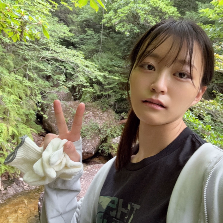 お休みを頂いている間、外に出られそうな調子の日は母に連れられて山登りとかしたりしていました🫠

先の投稿と合わせて虚無顔のゆずはです(笑)