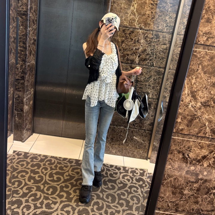 おはようございます!!せれんです🩵

なんだか久しぶりの出勤🤭
本日15時から24時までお店にいます!!
水戸のお店にお邪魔することもあってまた少しの間空いちゃうので、今日お時間あるお兄様会えたら嬉しいです🥹

今日もお天気がどんより~💭
暑いのも嫌だけどどんよりも嫌ね
お天気ぶっ飛ばすくらい
楽しもうね🩵