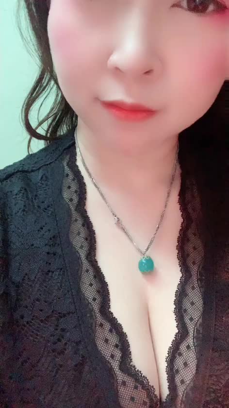 本日のおやつが
こんな所から…っ！！www

最近はコンビニでもフルーツ色々買えて嬉しいですね(๑>◡<๑)