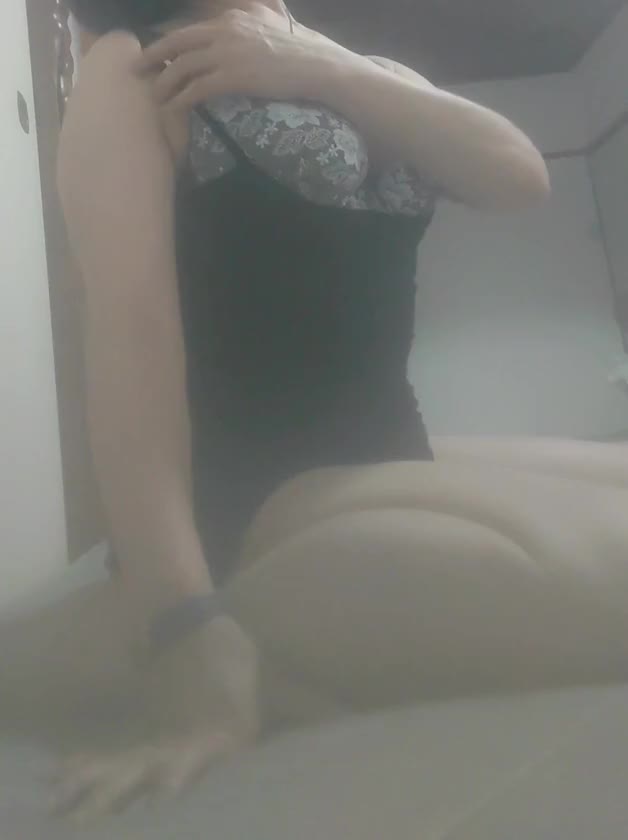 お布団に入ったんだけど、さっきの紐パンの日記のせいで頭の中がエッチな妄想でいっぱいで、身体の芯がすっごく熱くて寝苦しくなっちゃって……

​湯上がりで敏感になってるおっぱいや、まだじんわり火照ってるアソコ……

あなたの代わりに、自分で触って指を濡らしてみようかな……
でもやっぱり、あなたと楽しみたいから明日まで我慢:(,,ŏ ŏ ,,):ｶﾞﾏﾝ

​明日は【 10:00 〜 21:00 】出勤ですっ

​片桐のこの熱い火照りを直接鎮めに来てくれませんか？

朝イチの10時から、シーツの中でトロトロに溶かされる準備をして待ってます。おやすみなさい……♡