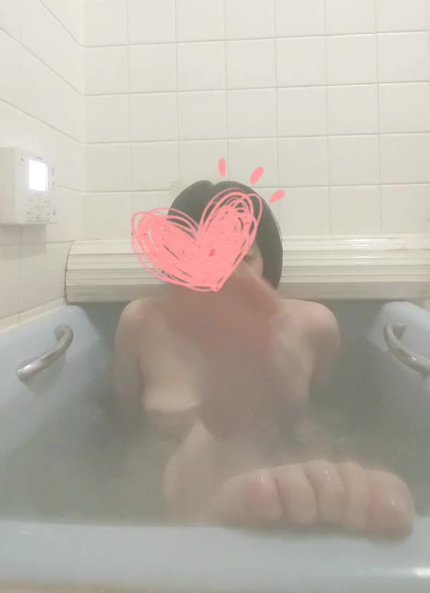 ​お風呂で一緒に……♥
​あ～んなコト、こ〜んなコト……
考えただけで(/ω＼*)//// ｲﾔｰﾝ
優しい刺激が大好きな、Mの片桐です♥

​お昼間のちょっとした休憩時間に
片桐とまったり、お風呂で癒やされませんか？

​「お疲れさま」の気持ちを込めて
いーっぱいイチャイチャしちゃいましょう( ´꒳` )

​あなたは片桐に、どんな刺激をくれるの……？
……あなたの気持ち良い顔も見たいな♡

​日記用の写真も
片桐のスマホであなたに撮影してもらえたら
それだけで興奮しちゃいそう……(///∇//)

​ドキドキしながら待ってます💓