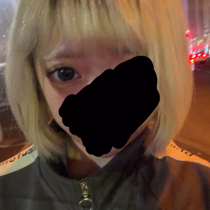 こんばんは〜えまだよ🫶

この前初めて一蘭行ってきたんだけど、めっちゃ美味しかった〜🥺🍜

美味しすぎて2日連続で行っちゃった笑
2日目は替え玉までしちゃったよ〜😽

ラーメンってたまに無性に食べたくなるよね✨
みんなのおすすめラーメンも気になる〜♡