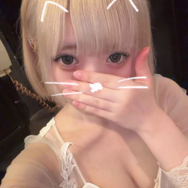 こんばんは〜えまだよ🫶
今日も24時までいるよ🥰

最近寝ても寝ても眠たい〜🥺💤
お休みの日は気づいたらお昼過ぎてることある😳笑

でもいっぱい寝ると元気になるから大事だよね😽✨

みんなは何時間くらい寝るのがちょうどいい？♡