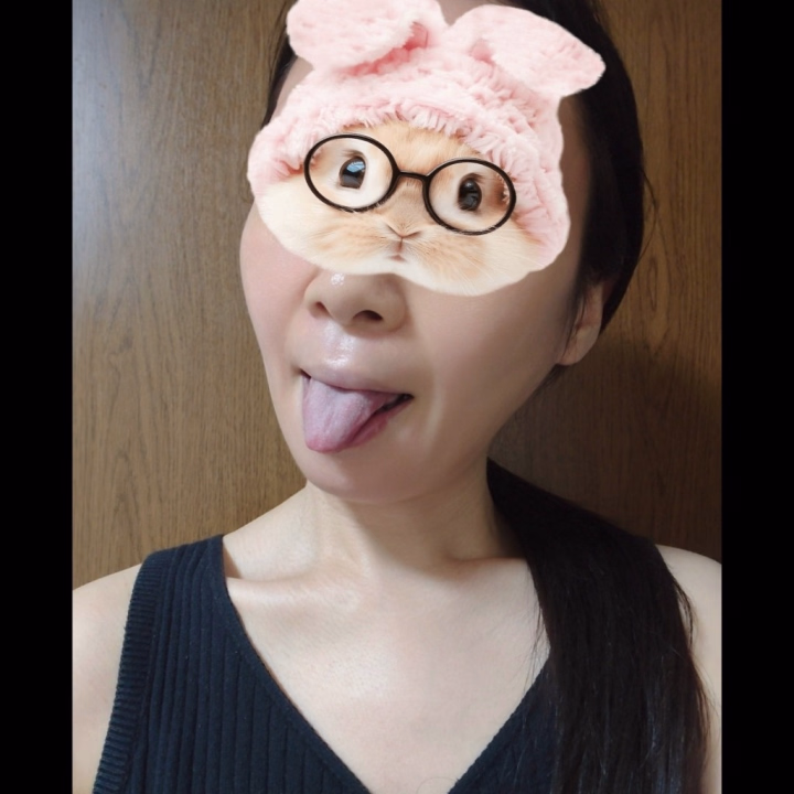 こんばんは🌙
スッピン失礼…な写真🤣
加工も何もしてない🤣
いつもほぼスッピンなのでみんな気にならないよね！？笑
スキンケア後でテッカテカ🤩

明日９時～15時半出勤だよ！
めちゃ楽しみにしてる♪
空きは真ん中くらいの時間空いてると思います♪
スタートとラストご予約の本指名様方ありがとうございます🥰
楽しみにしてますね😁
遊びに来る方お気をつけて来てくださいね🚀

今日も１日パワフルな日だったので早めに寝ます😄
ではまた明日ー✨

☆こと☆